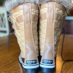 SOREL Joan of Arctic boots